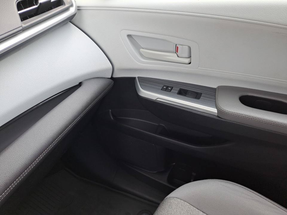 Used 2025 Toyota Sienna LE AWD/4WD image 35