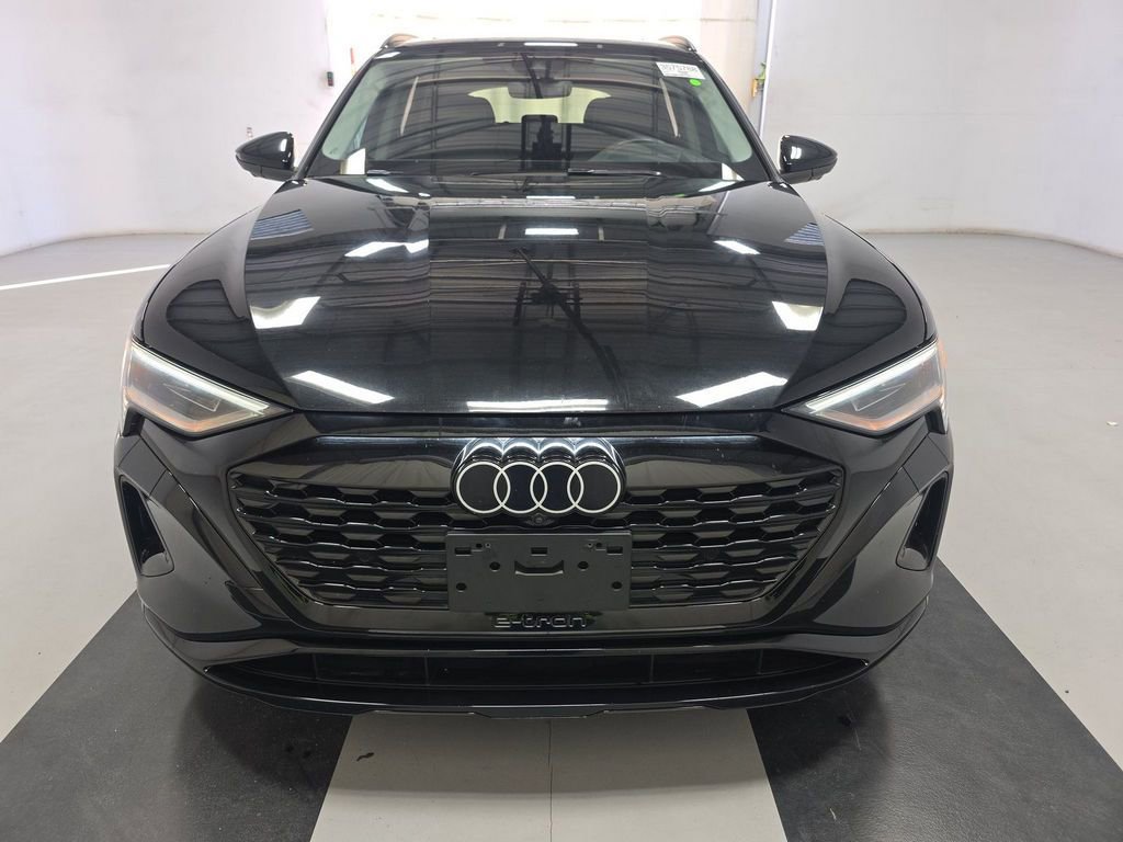 Used 2024 Audi Q8 e-tron Prestige w/ Prestige Package image 2