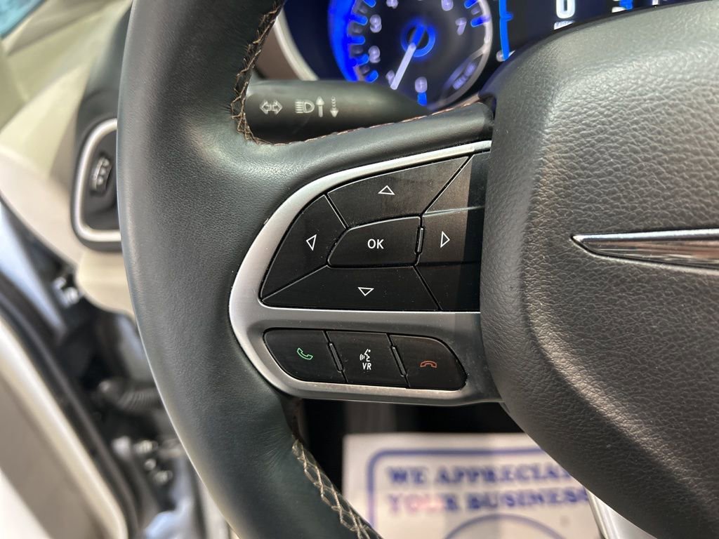 Used 2017 Chrysler Pacifica Touring-L image 24