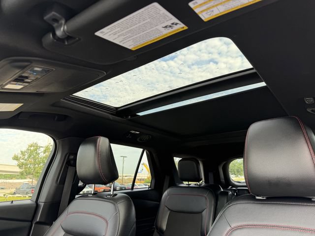 Used 2023 Ford Explorer ST-Line w/ Class IV Trailer Tow Package RWD image 28