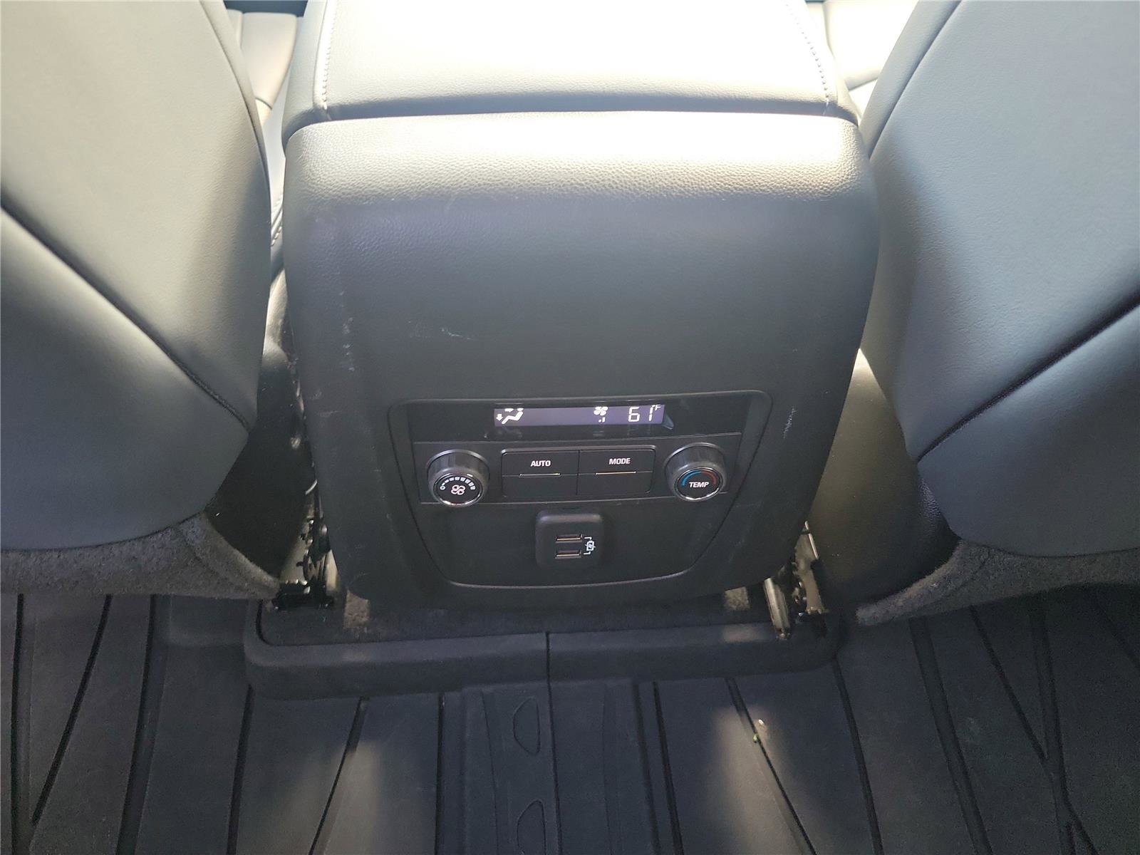 Used 2024 Buick Enclave Essence w/ Sport Touring Edition FWD image 12