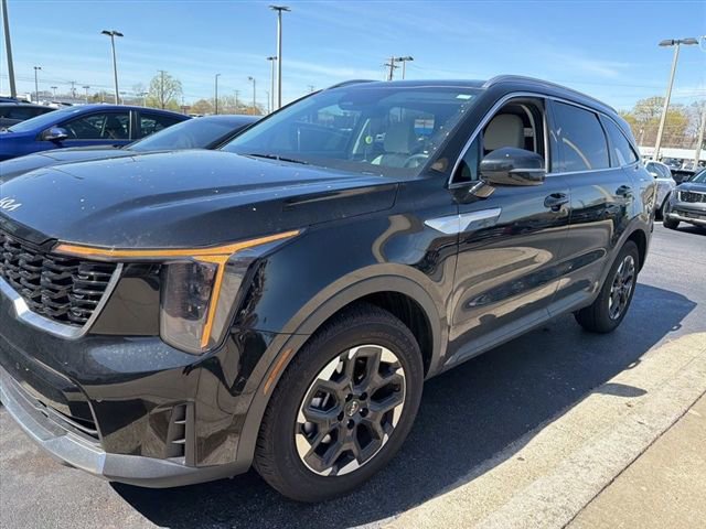 Certified 2025 Kia Sorento S w/ Panoramic Sunroof Package