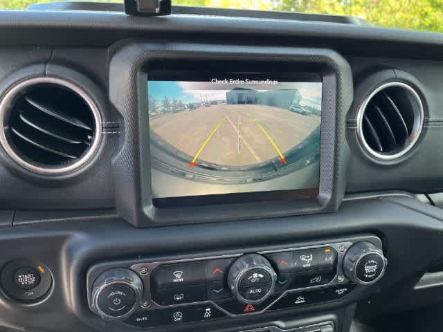Used 2022 Jeep Wrangler Unlimited Sahara AWD/4WD image 25