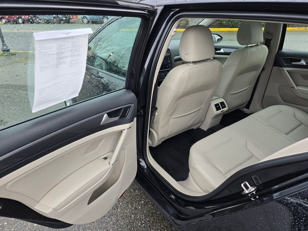 Used 2018 Volkswagen Golf SE image 15