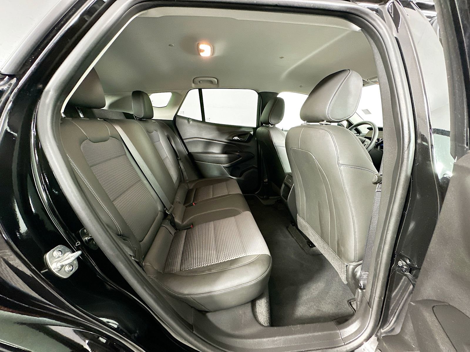 Used 2025 Chevrolet Trax LT image 25