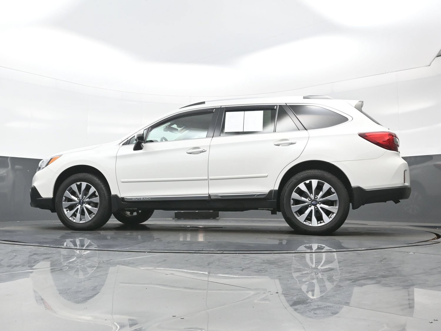Used 2017 Subaru Outback 2.5i Touring w/ Popular Package #5A AWD/4WD image 31