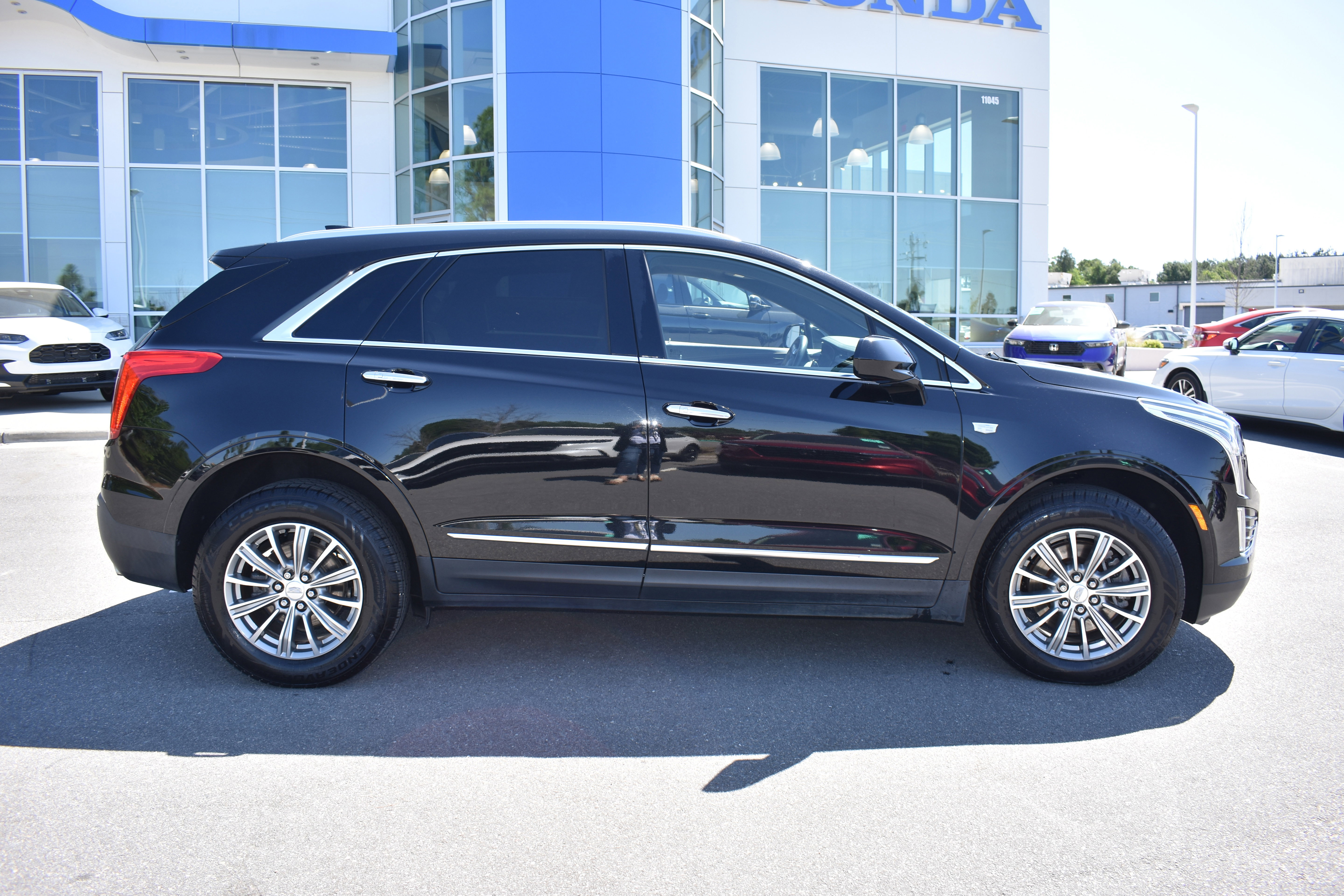 Used 2017 Cadillac XT5 Luxury w/ Driver Awareness Package FWD image 10