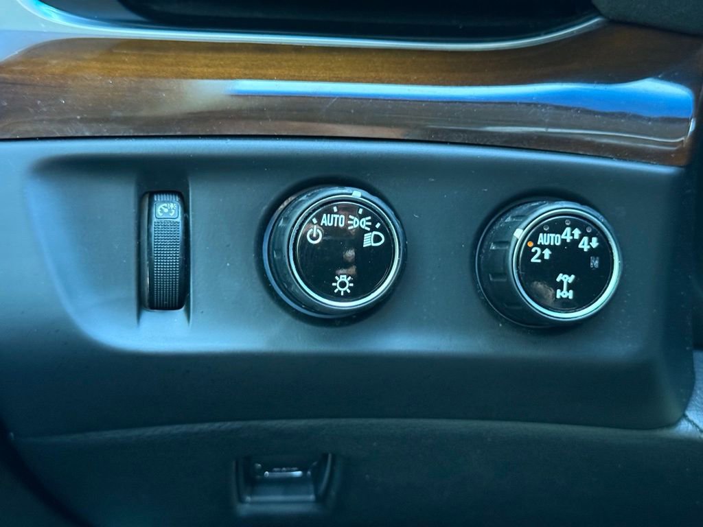 Used 2020 Cadillac Escalade Premium Luxury image 18