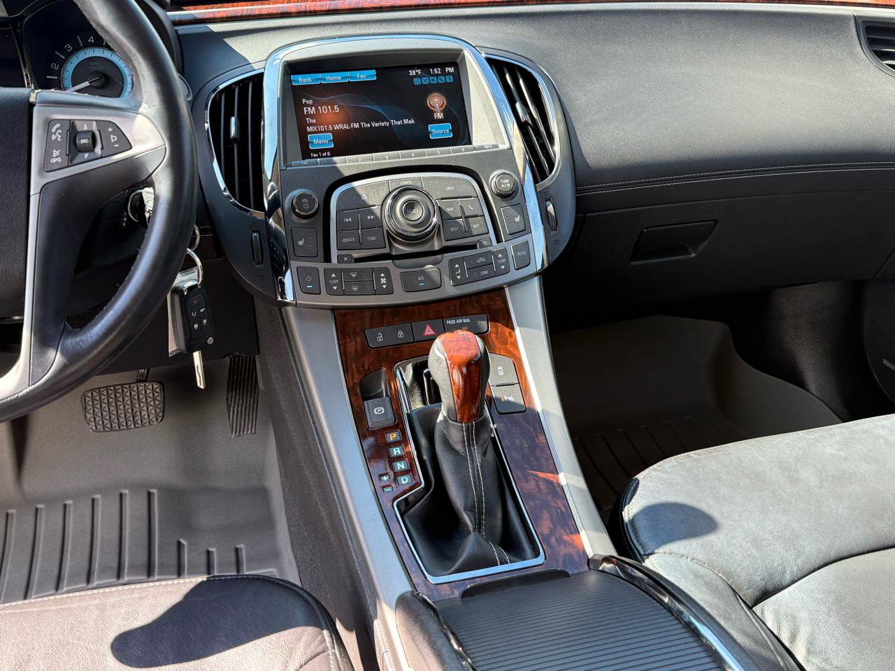 Used 2013 Buick LaCrosse Leather w/ Entertainment Package image 11