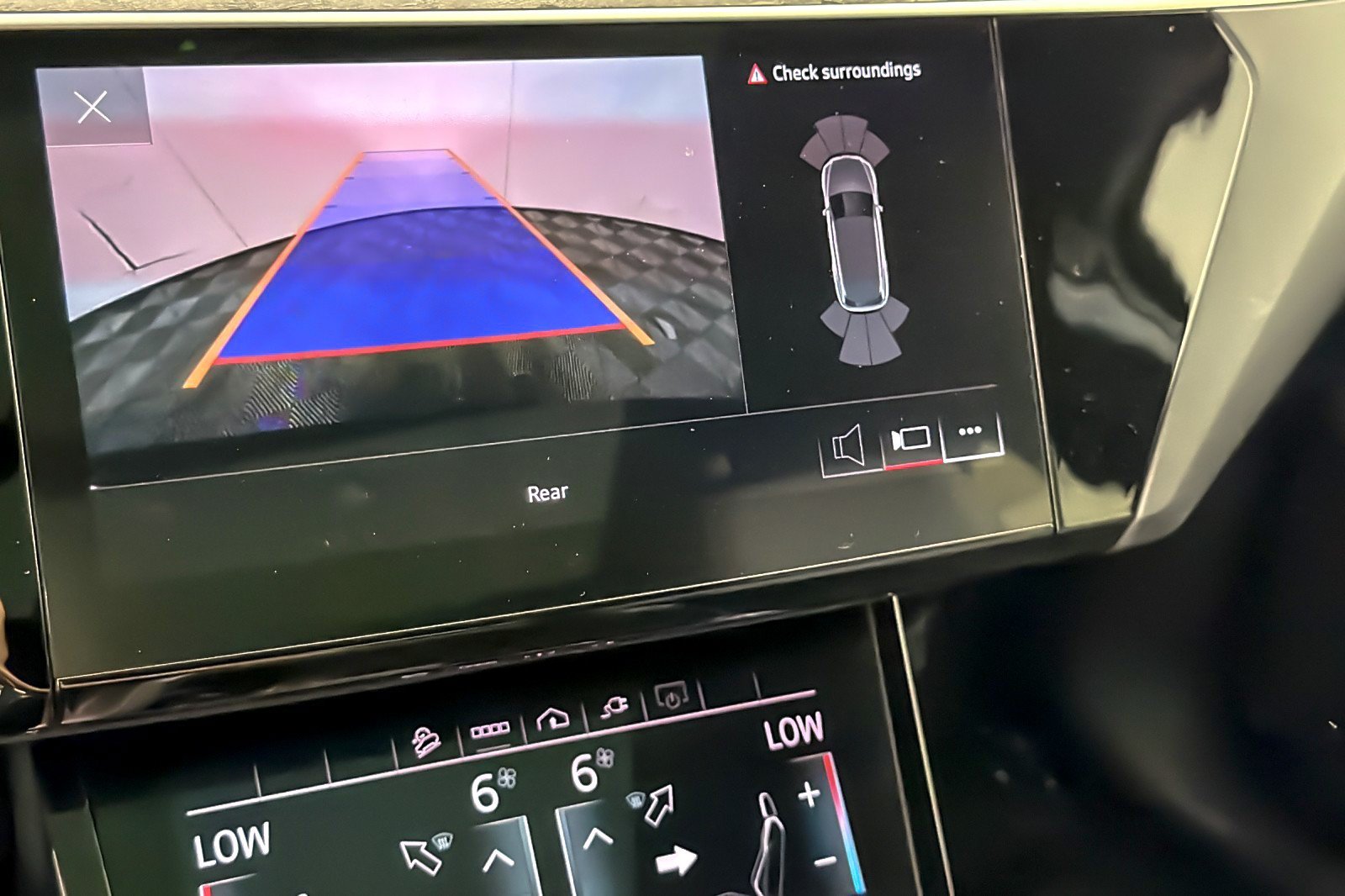 Used 2022 Audi e-tron Premium AWD/4WD image 19