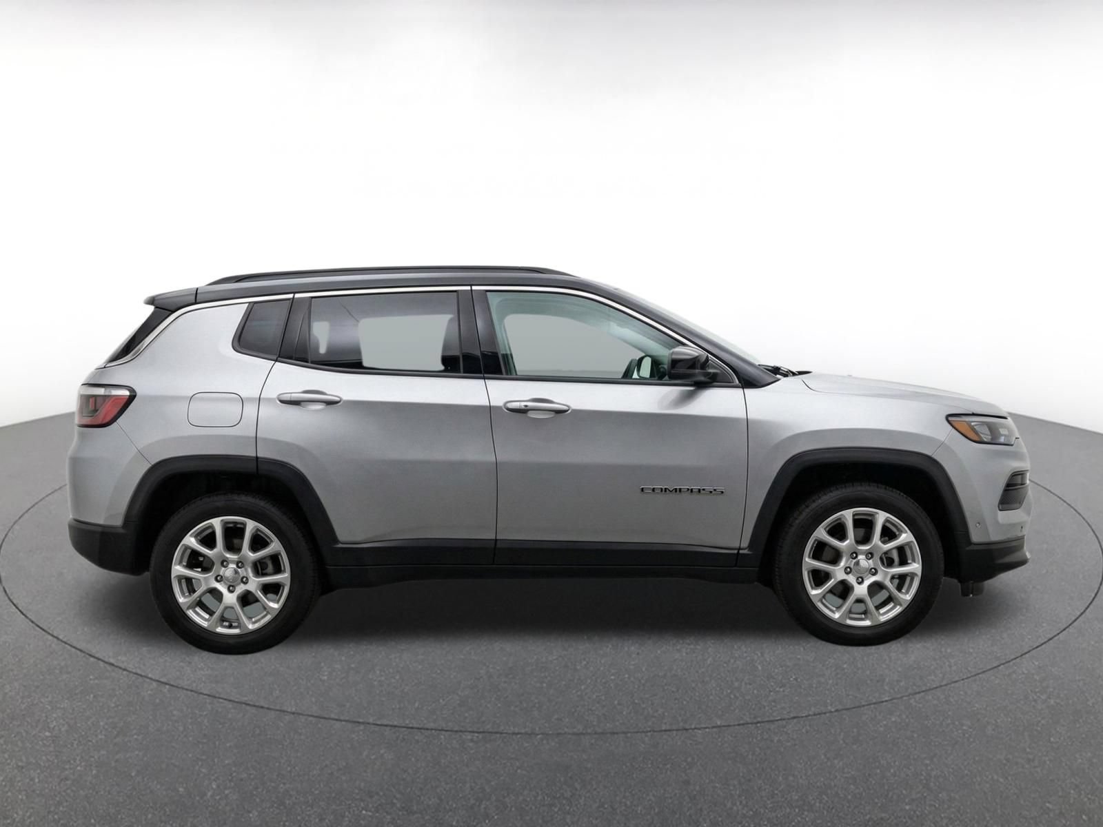 Used 2025 Jeep Compass Limited AWD/4WD image 10