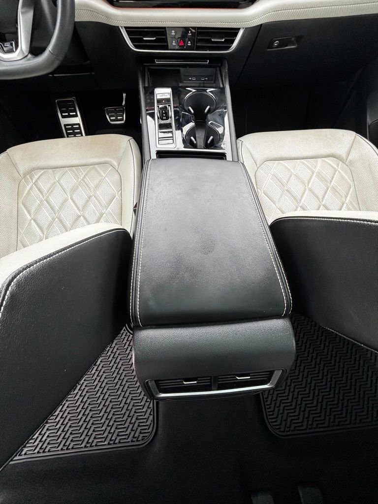 Used 2024 Volkswagen Atlas Cross Sport SEL Premium R-Line image 14