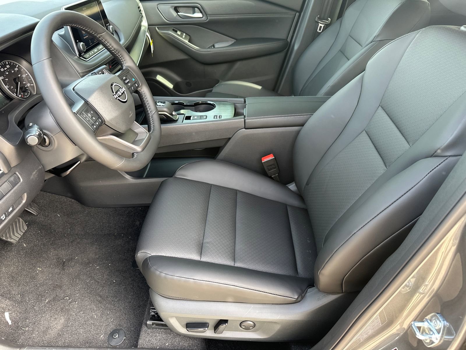 New 2026 Nissan Rogue SV image 7