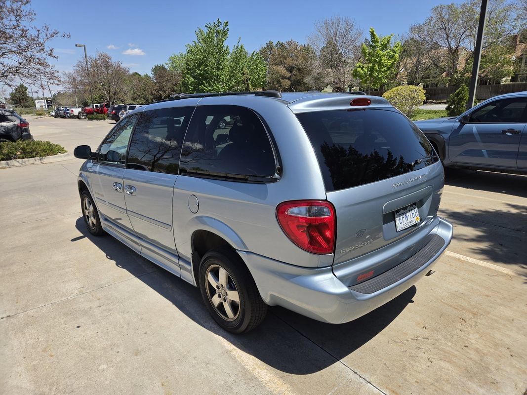 Used 2005 Dodge Grand Caravan SXT w/ Leather Interior Group FWD image 7