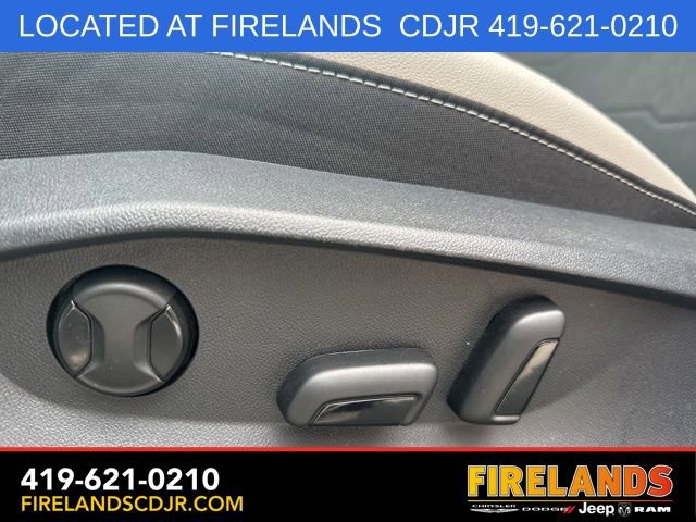 Used 2025 Volkswagen Taos SE AWD/4WD image 17