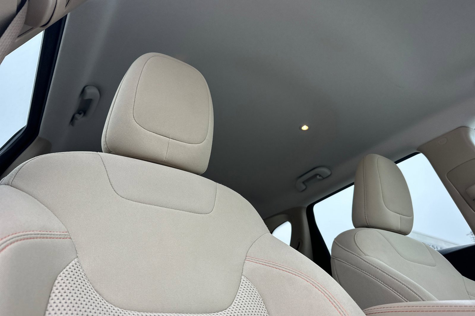 Used 2019 Jeep Cherokee Latitude w/ Popular Appearance Group image 17