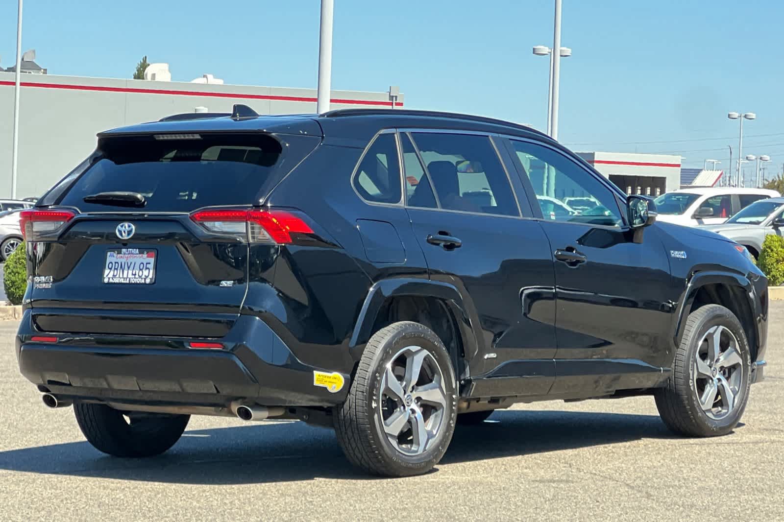Used 2021 Toyota RAV4 SE AWD/4WD image 2