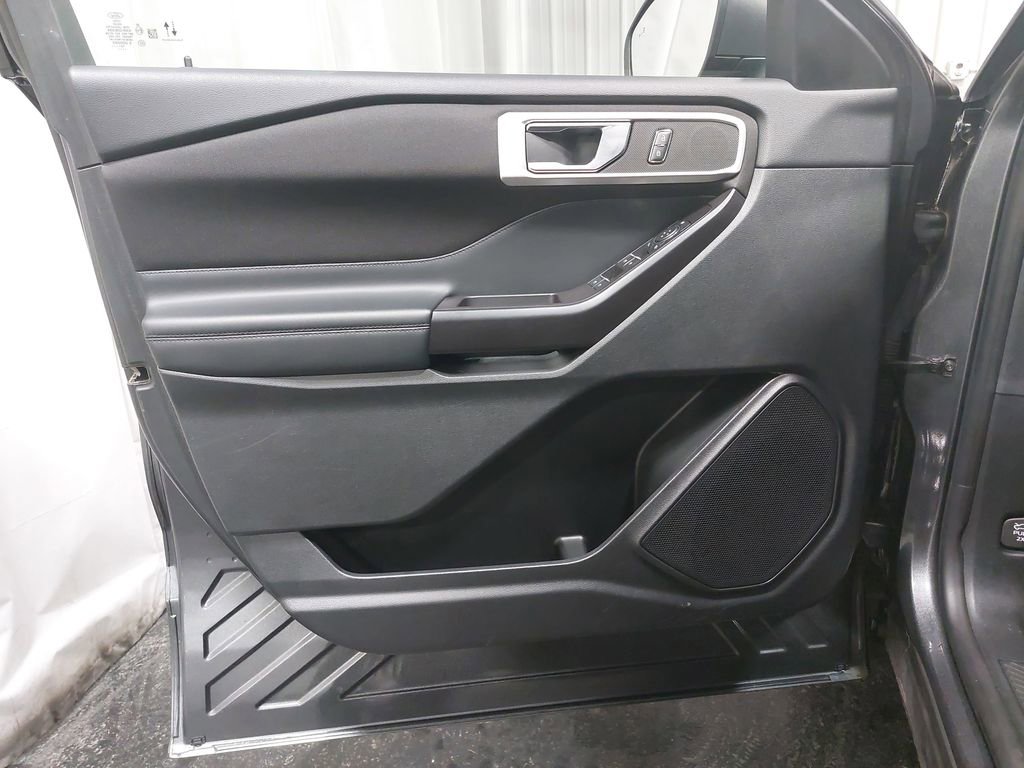 Used 2020 Ford Explorer XLT image 29