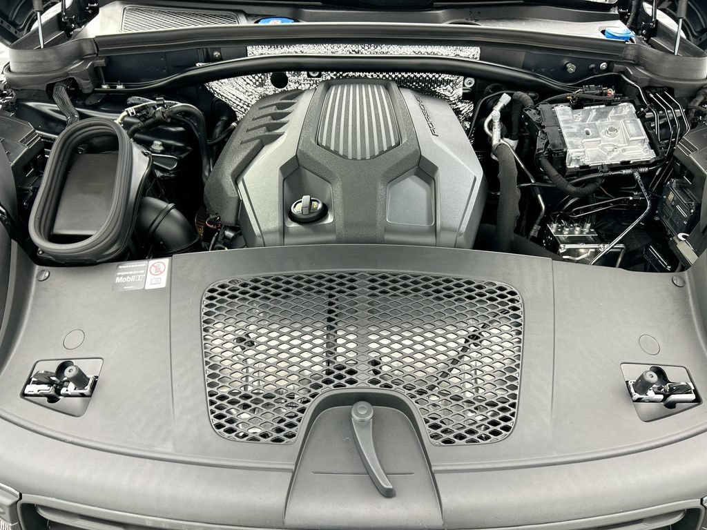 Used 2026 Porsche Macan AWD/4WD image 30