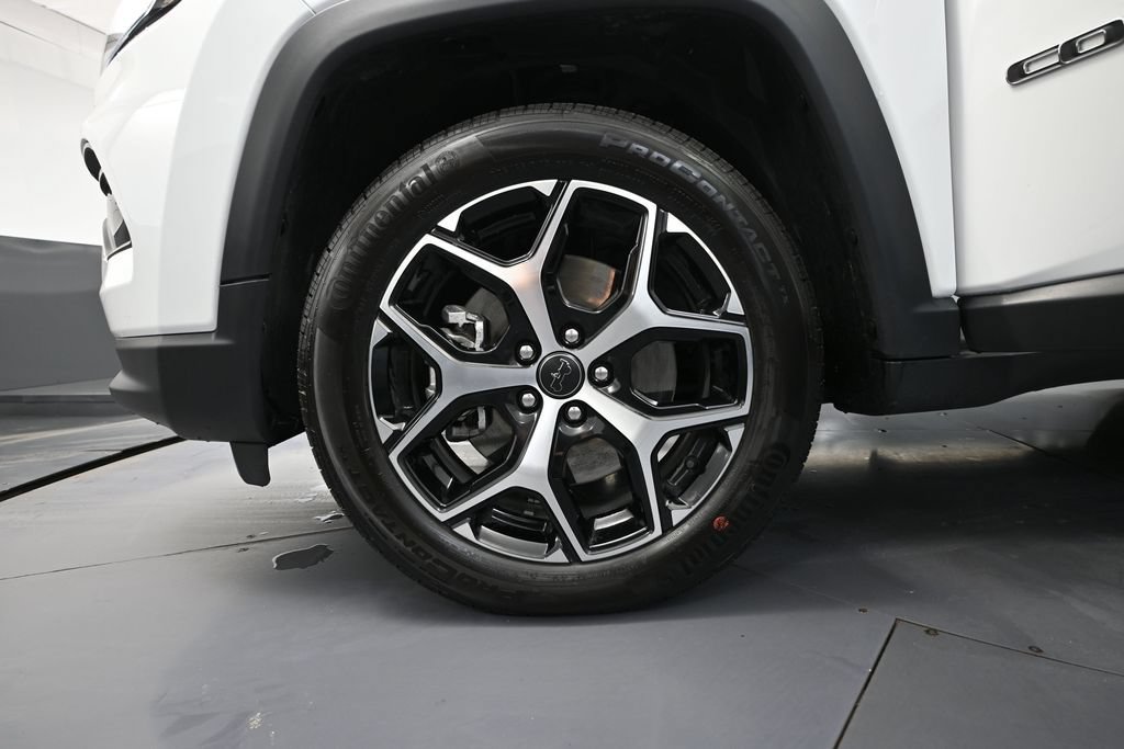 Used 2026 Jeep Compass Limited AWD/4WD image 13