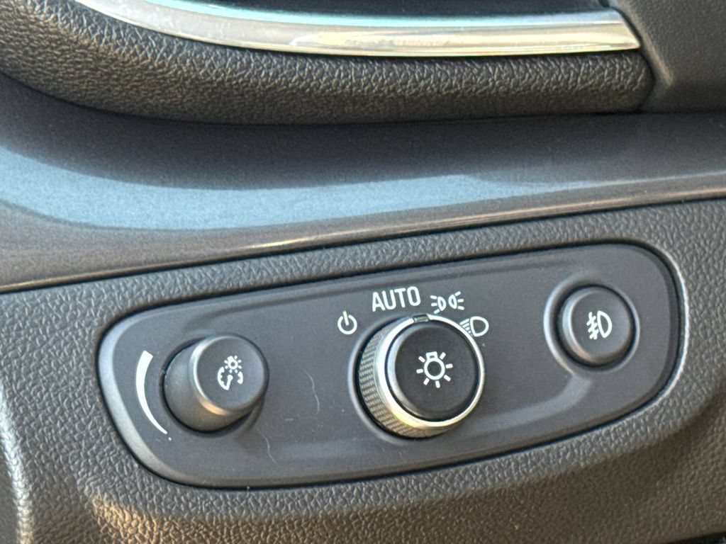 Used 2019 Buick Encore Sport Touring FWD image 21
