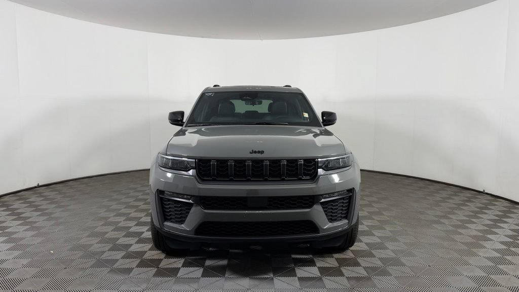 New 2027 Jeep Grand Cherokee Limited AWD/4WD image 2