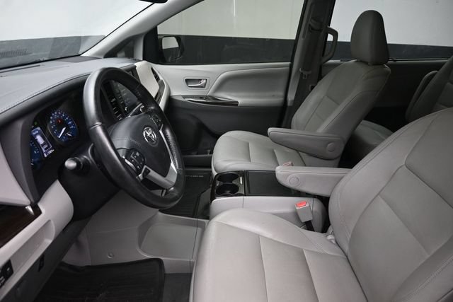 Used 2020 Toyota Sienna XLE FWD image 17