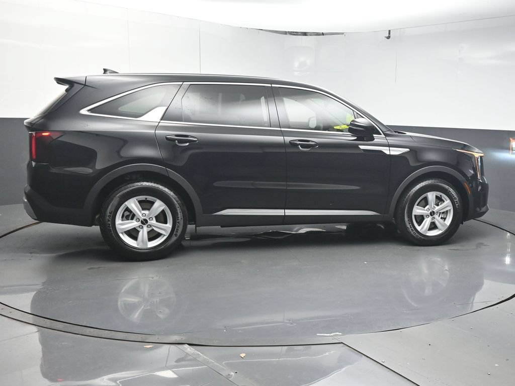 Used 2026 Kia Sorento LX FWD image 8