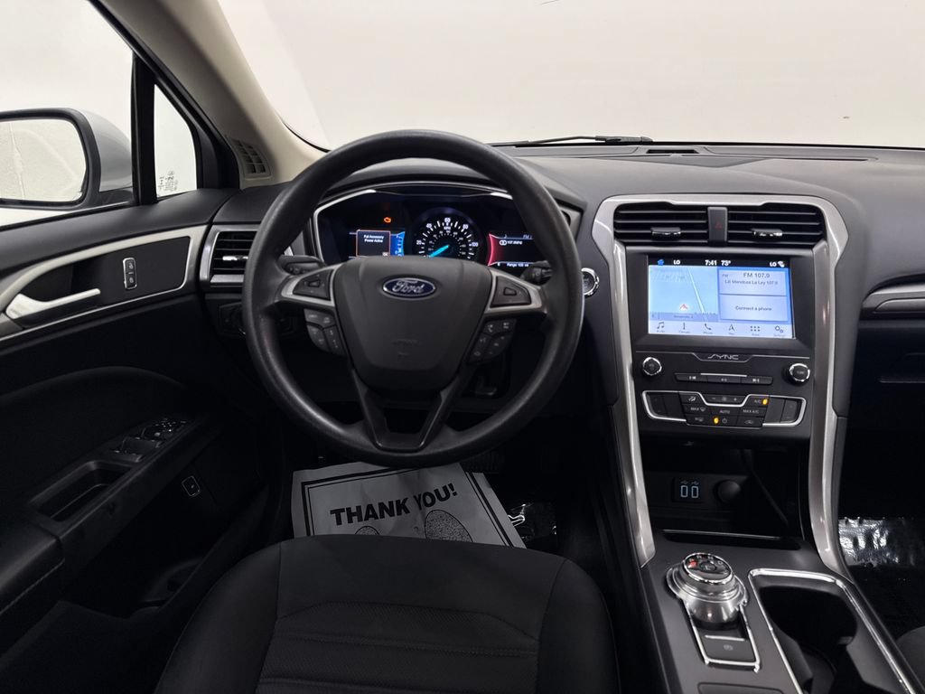 Used 2019 Ford Fusion SE FWD image 15
