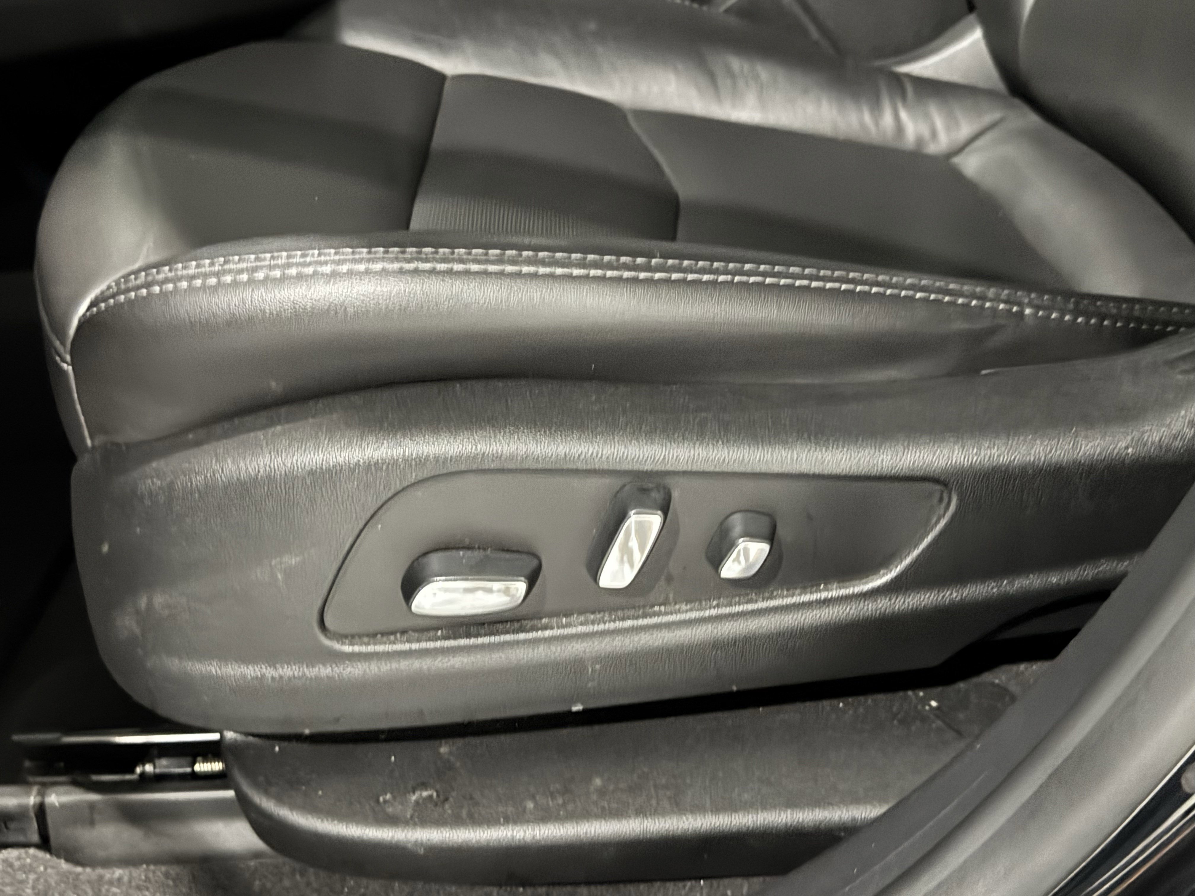 Used 2020 Cadillac XT5 Premium Luxury image 28