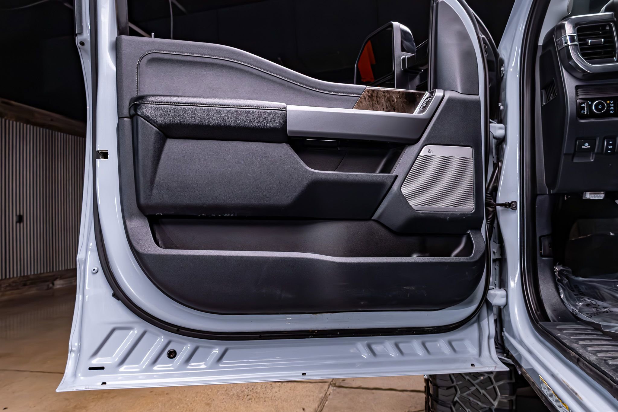 Used 2025 Ford F450 Lariat w/ Lariat Ultimate Package AWD/4WD image 31