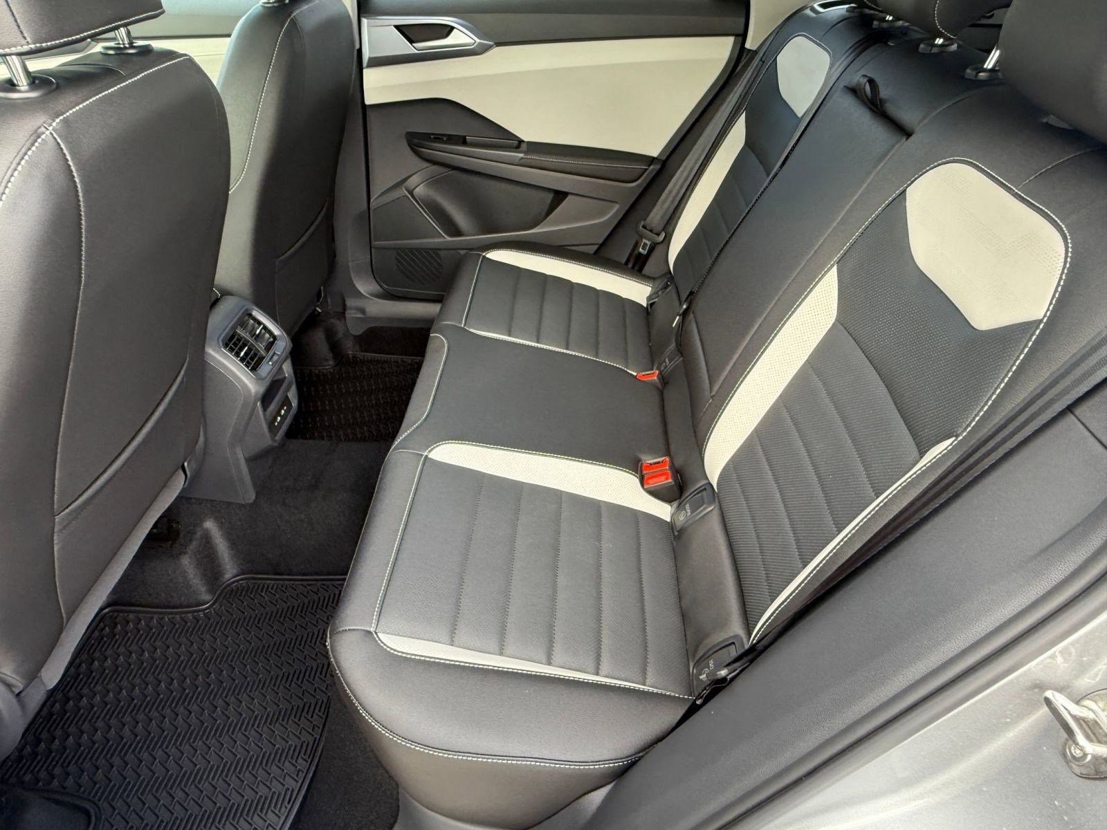 New 2026 Volkswagen Taos SEL image 12