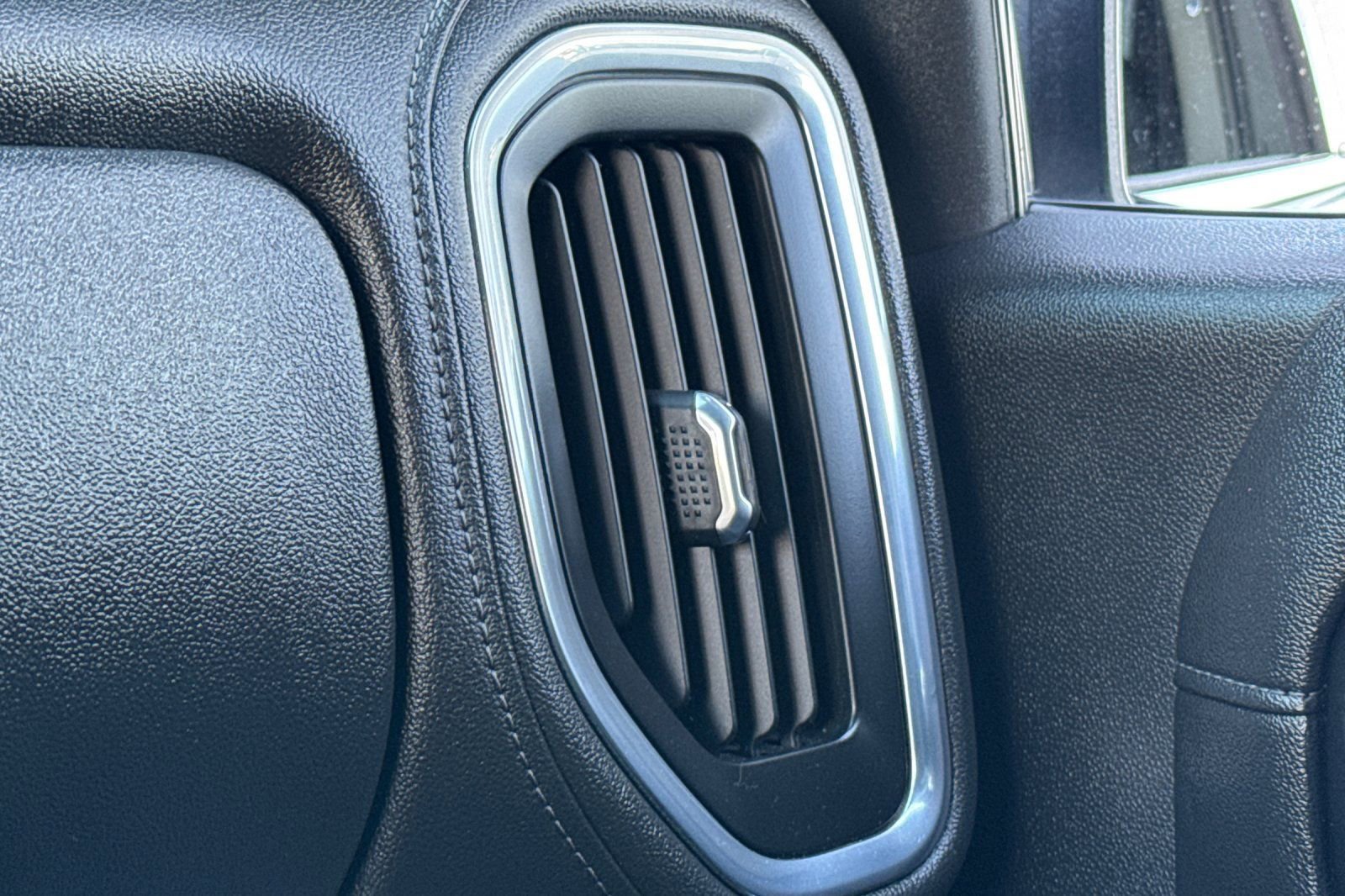 Used 2021 GMC Sierra 1500 SLT image 29