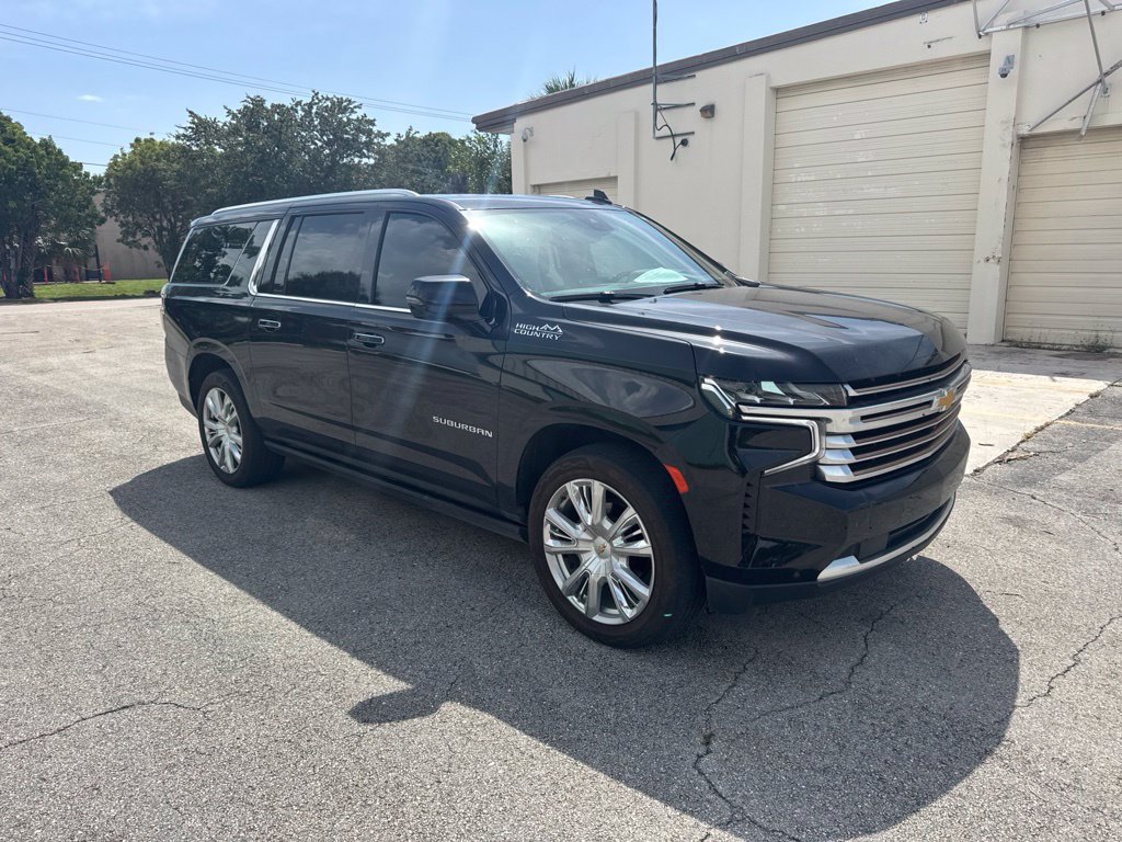Used 2023 Chevrolet Suburban High Country RWD image 2