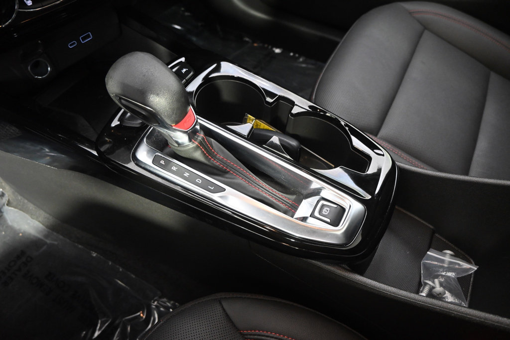 Used 2024 Chevrolet Trax RS w/ Sunroof Package FWD image 31