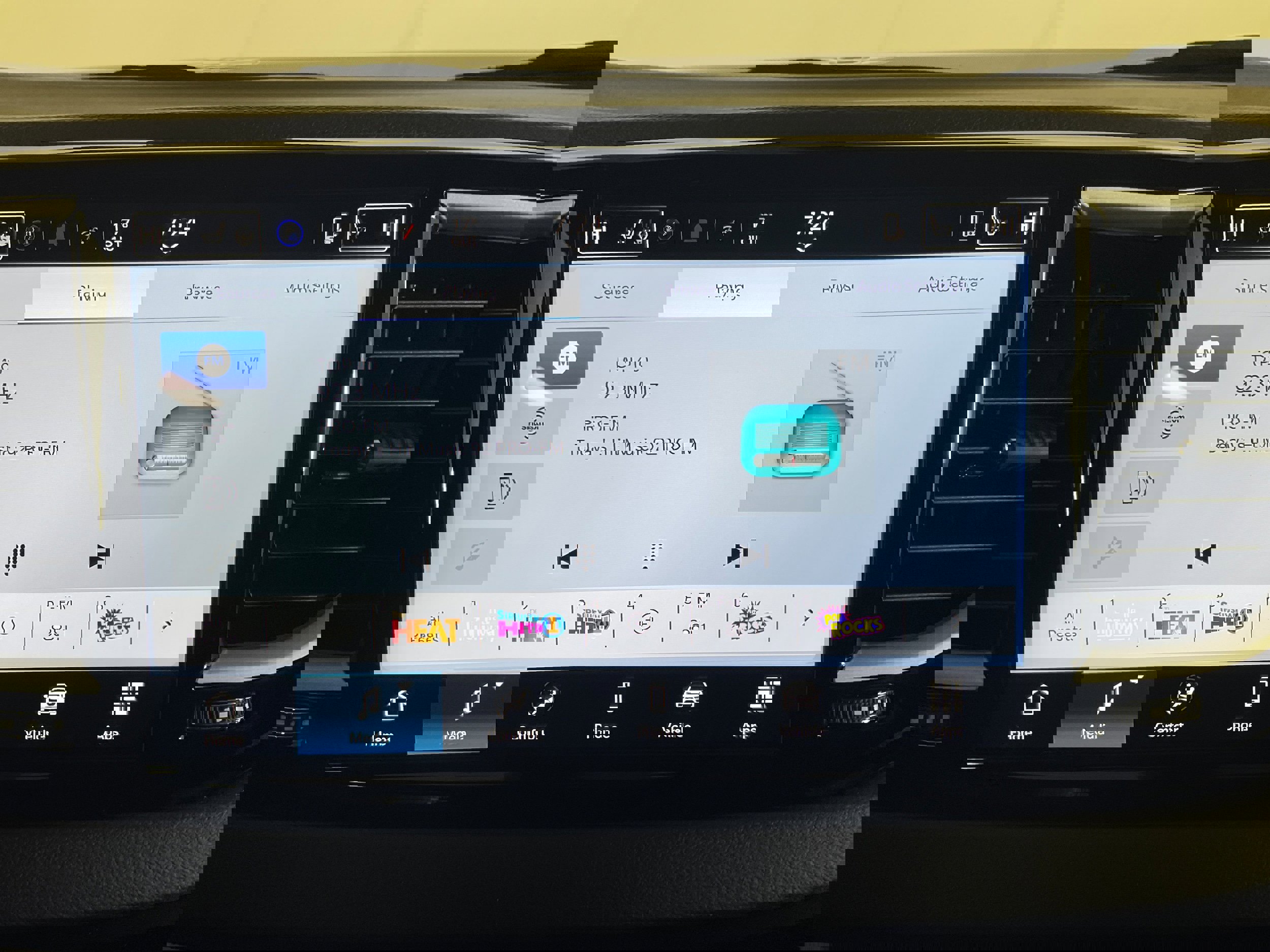 New 2026 Chrysler Voyager LX image 12