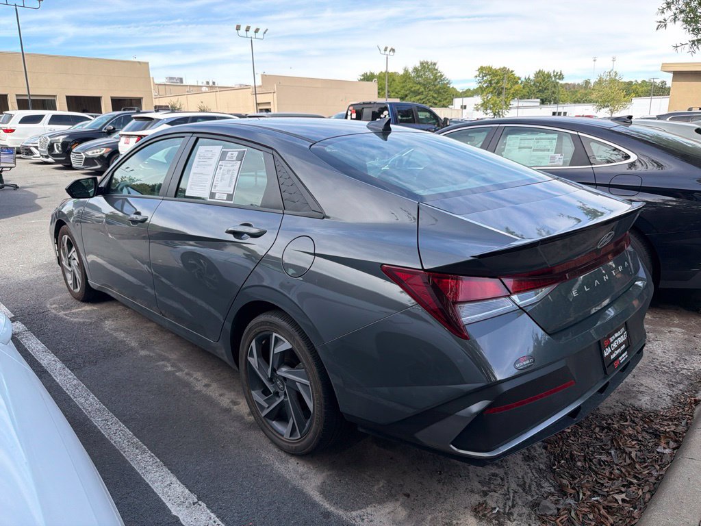 Certified 2025 Hyundai Elantra Sport FWD image 4
