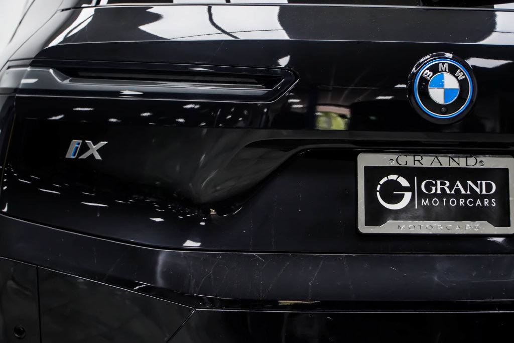 Used 2024 BMW iX xDrive50 w/ Premium Package AWD/4WD image 19