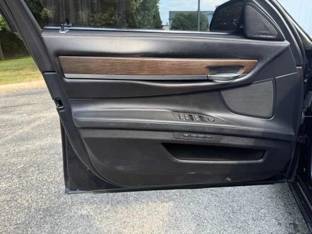 Used 2014 BMW 750Li xDrive AWD/4WD image 13