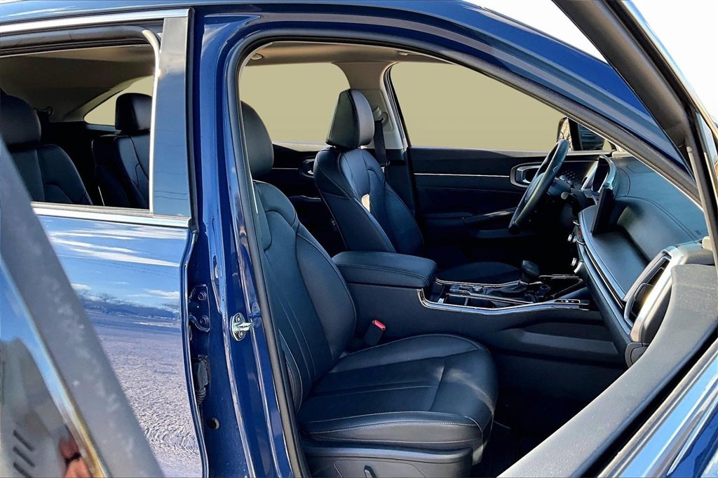 Used 2025 Kia Sorento SX image 7