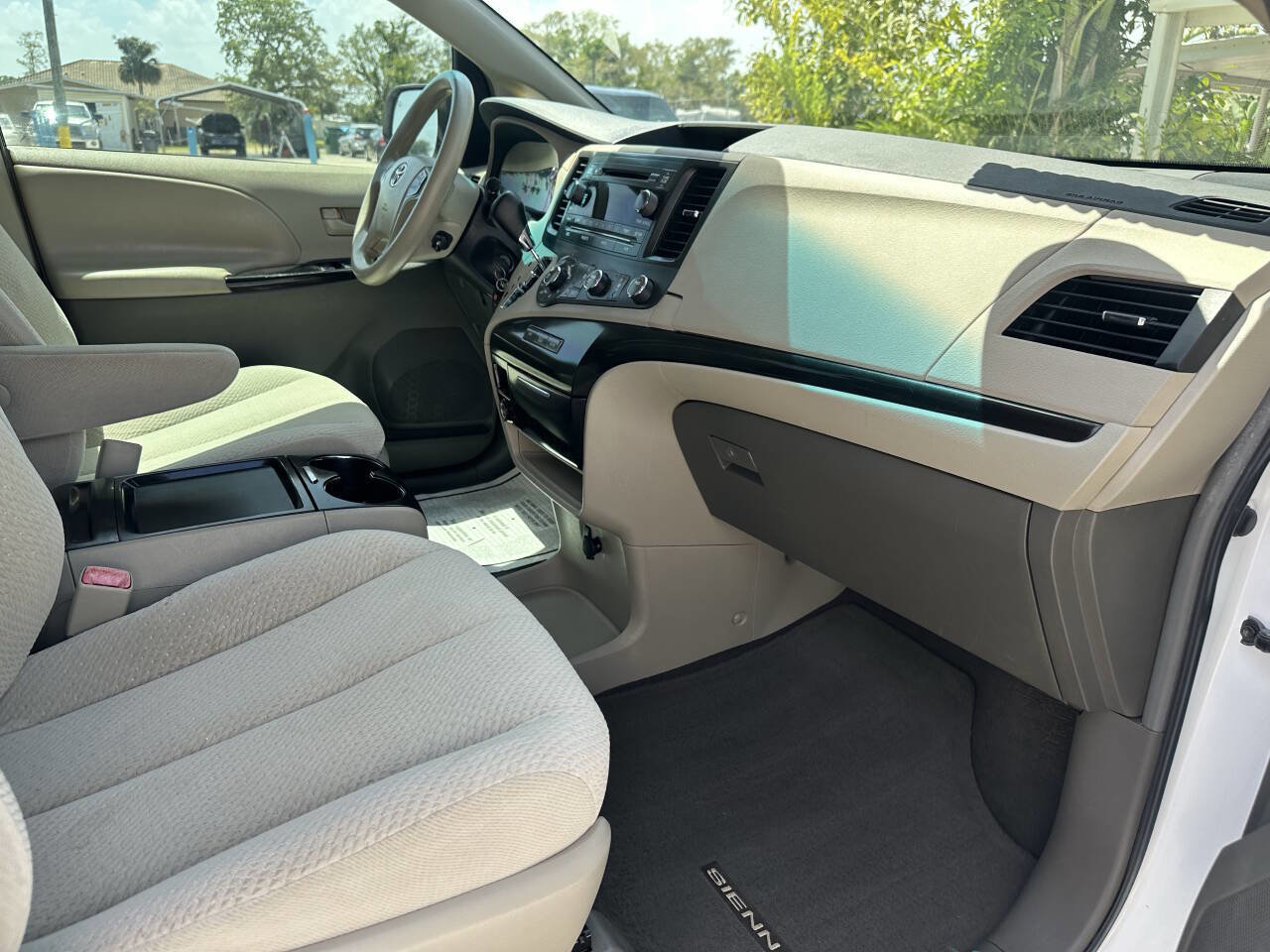 Used 2011 Toyota Sienna LE image 22