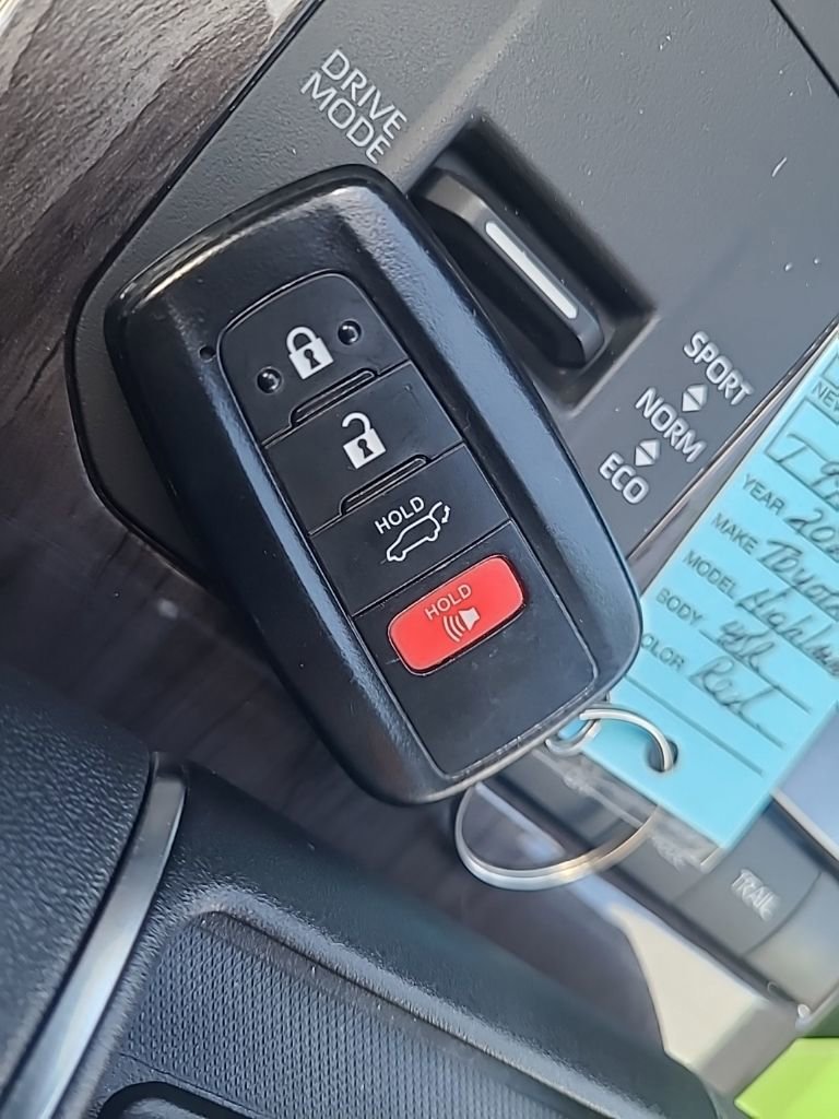 Used 2020 Toyota Highlander Limited AWD/4WD image 28