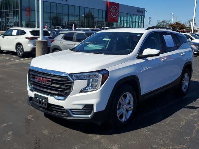 Used 2022 GMC Terrain SLE FWD image 2