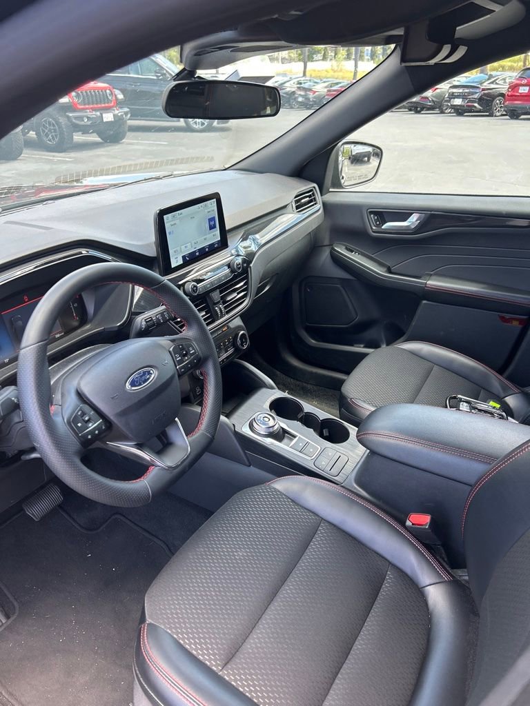 Used 2025 Ford Escape ST-Line AWD/4WD image 16