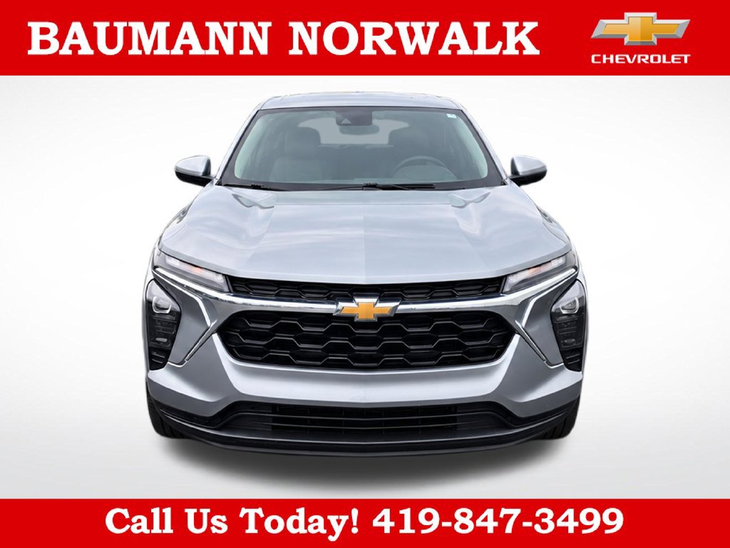 Used 2024 Chevrolet Trax LS w/ LS Convenience Package FWD image 3
