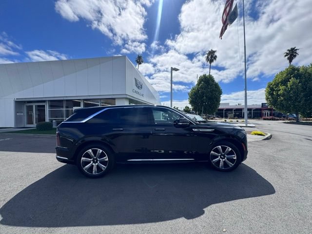 Certified 2025 Cadillac Escalade IQ Luxury 2 w/ LPO, Premium Carpet Package AWD/4WD image 4