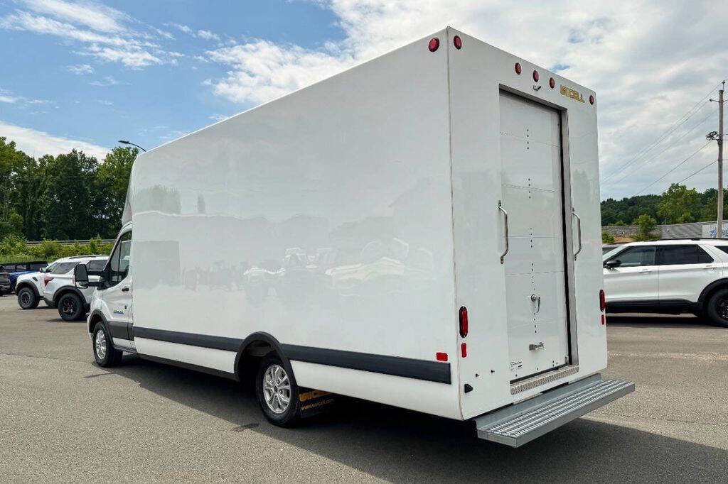 Used 2023 Ford E-Transit RWD image 5
