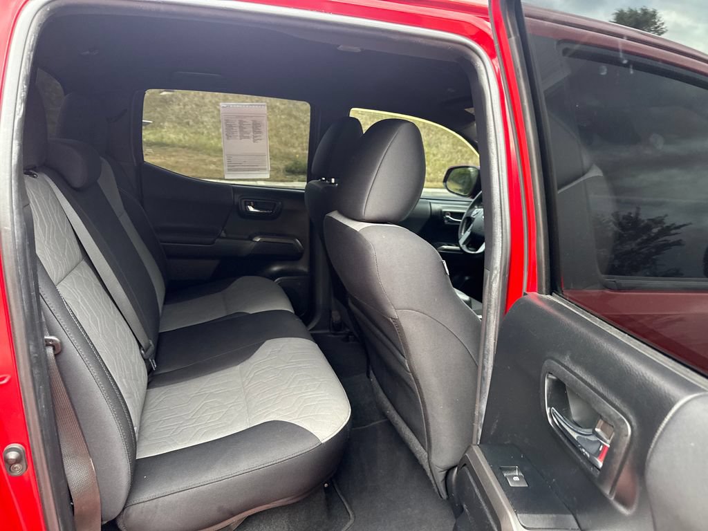 Used 2022 Toyota Tacoma TRD Off-Road AWD/4WD image 21