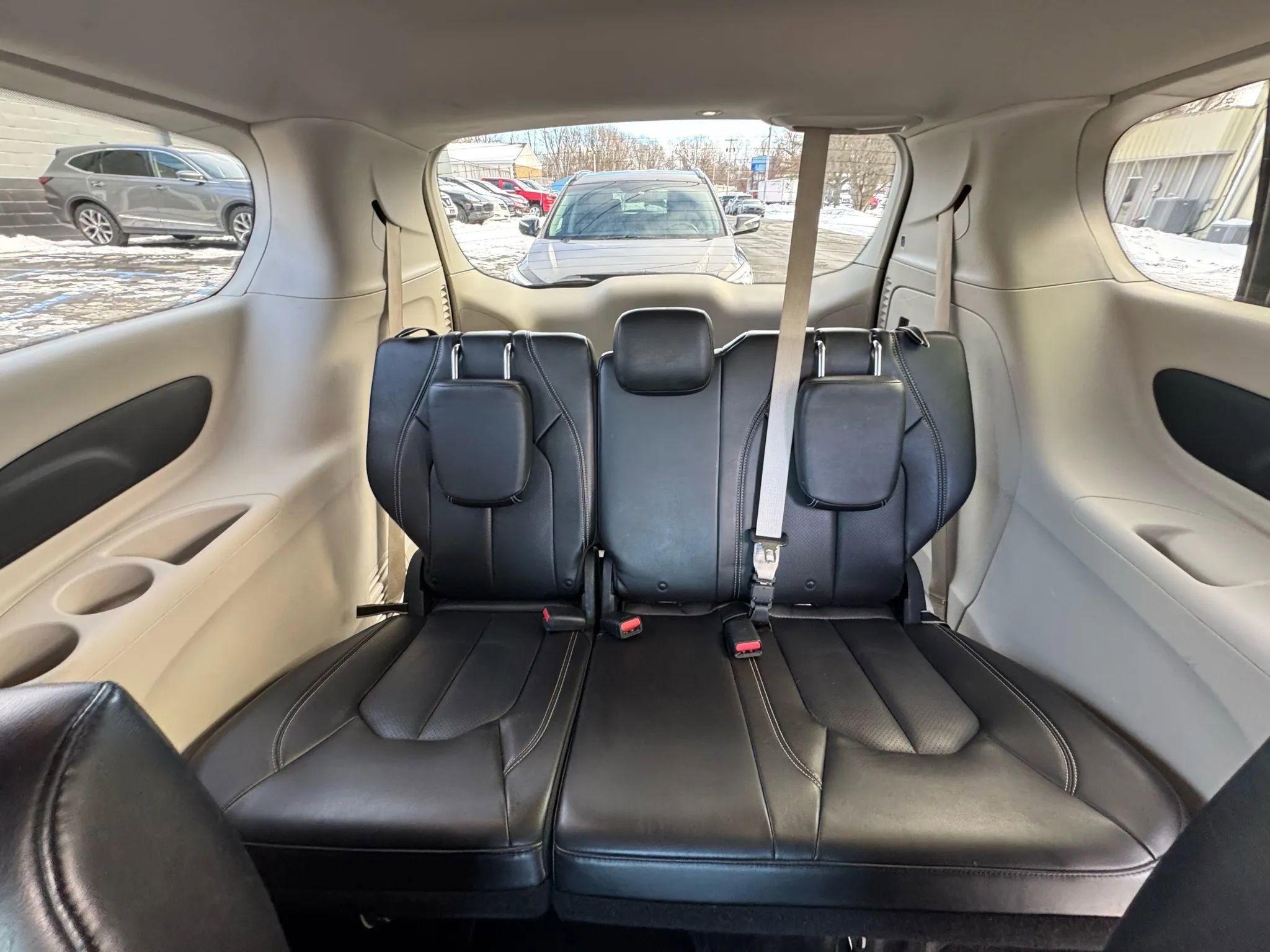 Used 2020 Chrysler Voyager Lxi image 24