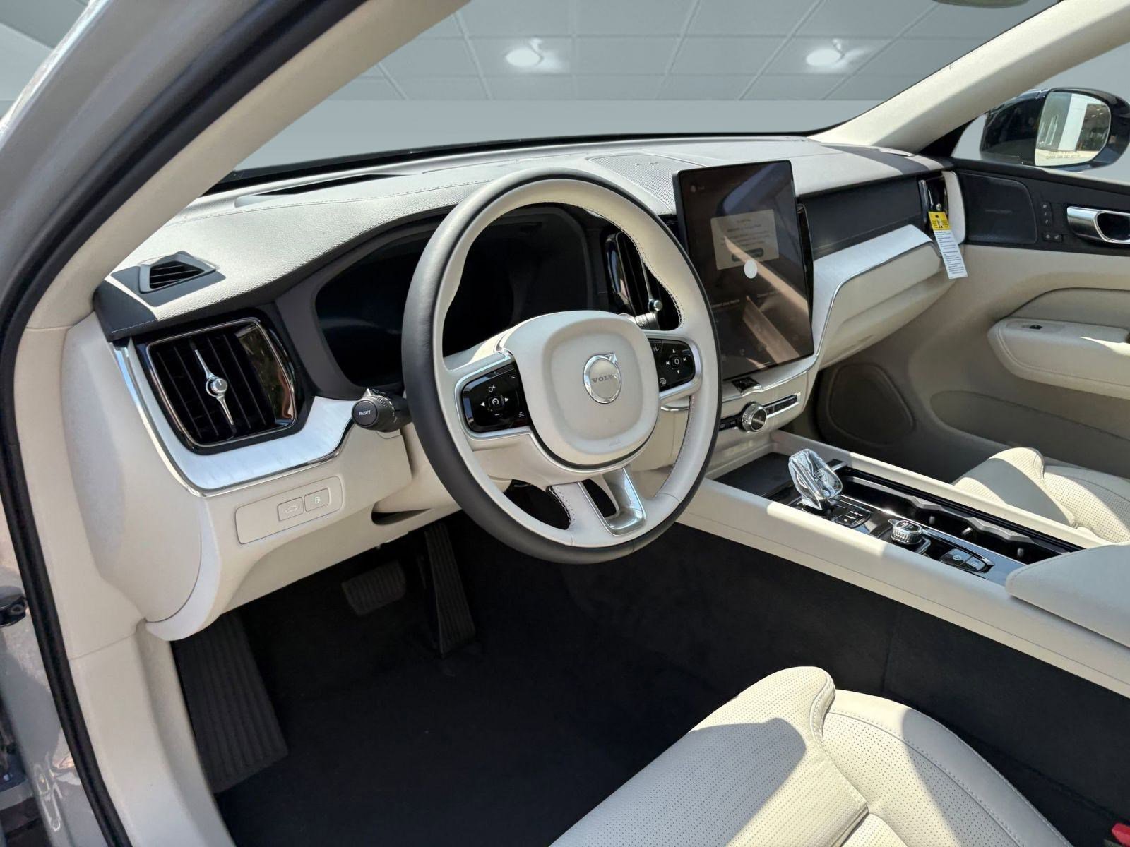 New 2026 Volvo XC60 T8 Ultra w/ Climate Package image 4